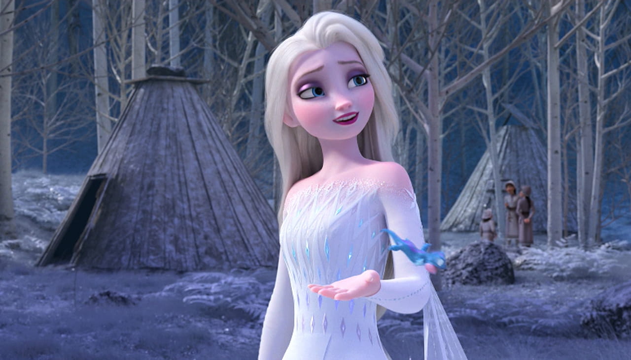 Elsa catching Anna&rsquo;s letter